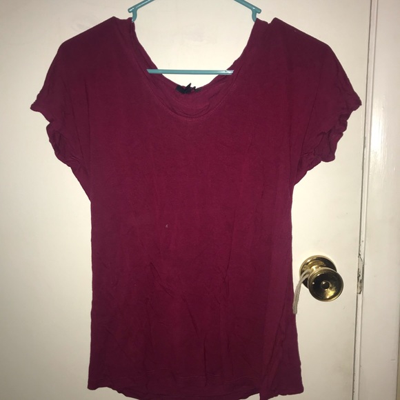 T-Shirt - Picture 1 of 2